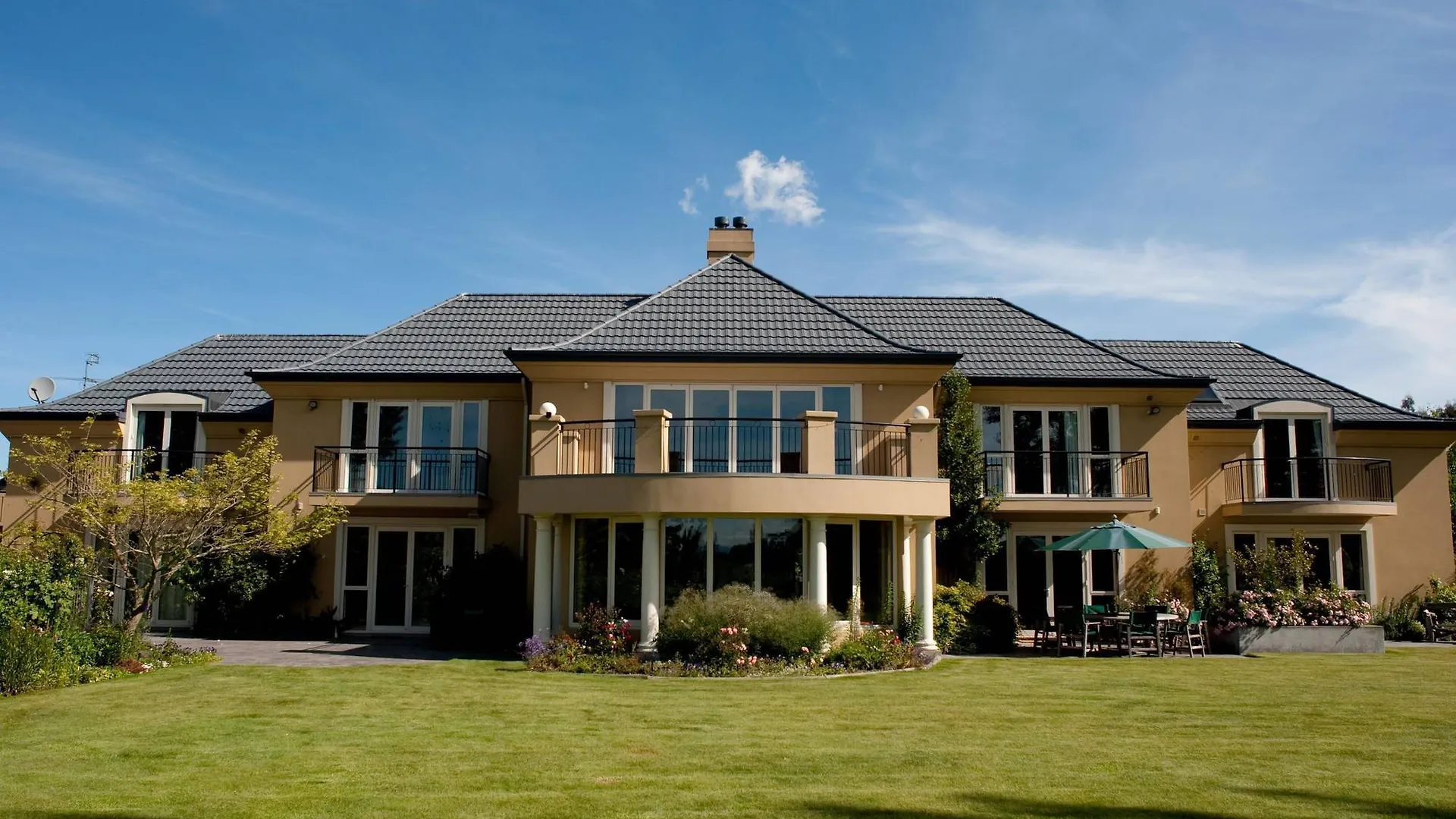 Clearwater Olive Estate Villa Christchurch Farm stay